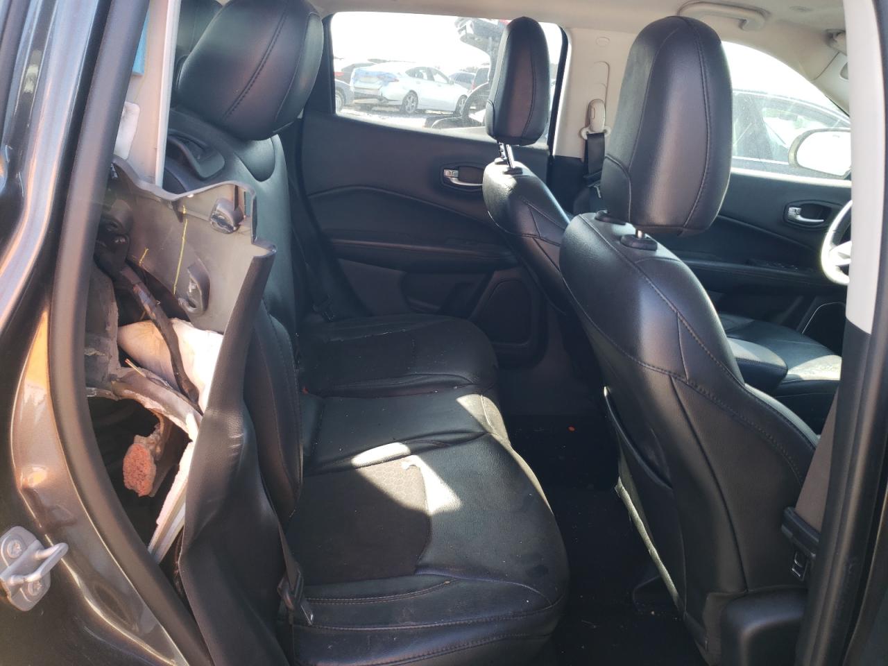 2018 Jeep Compass - Image 11