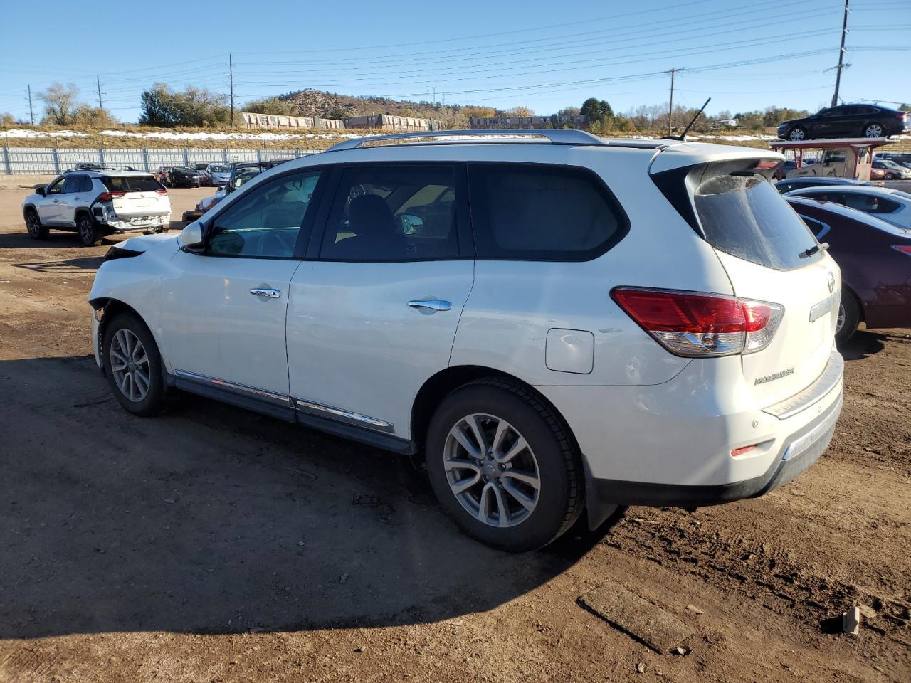 2014 Nissan Pathfinder - Image 2