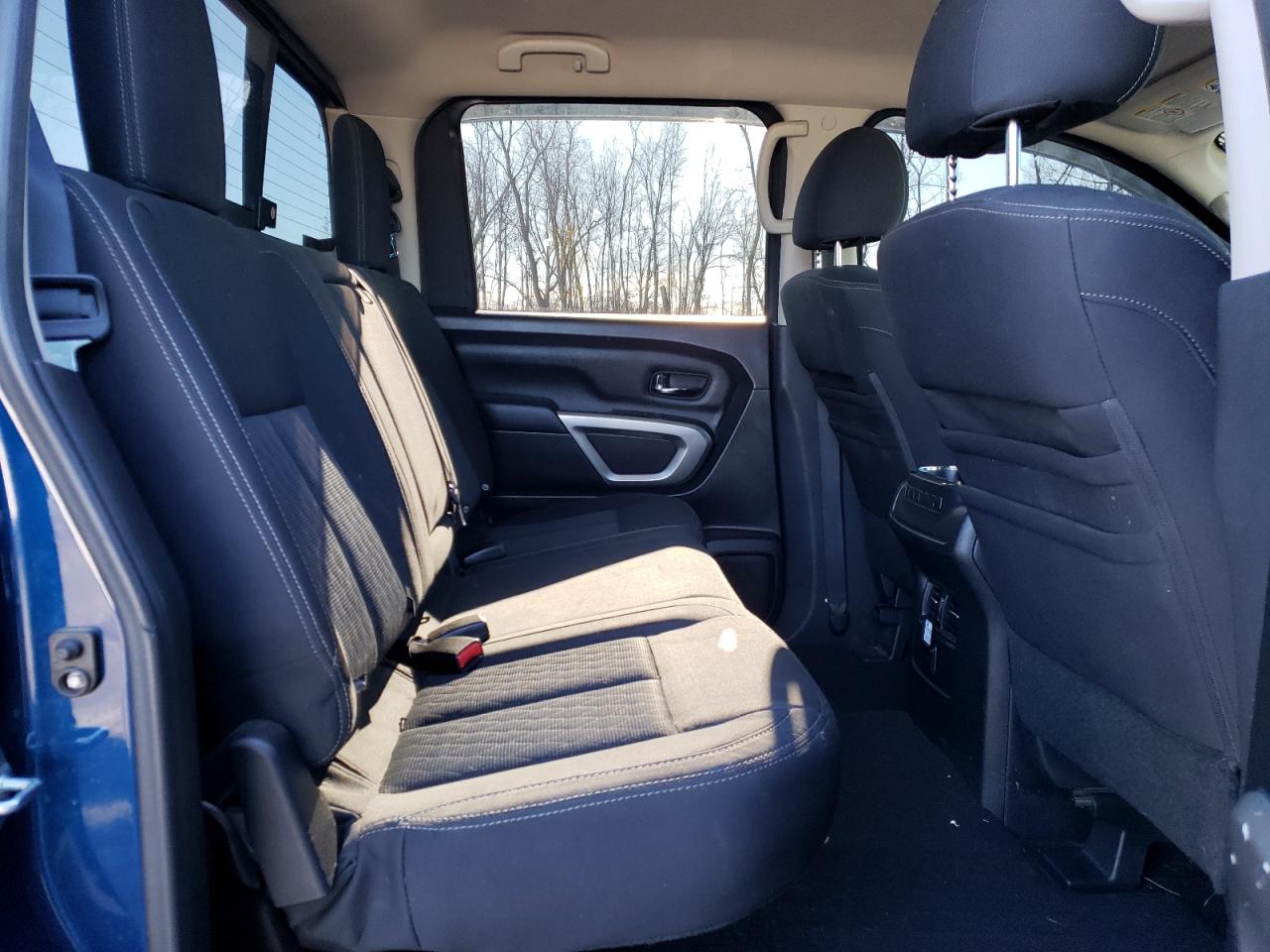 2017 Nissan Titan - Image 10