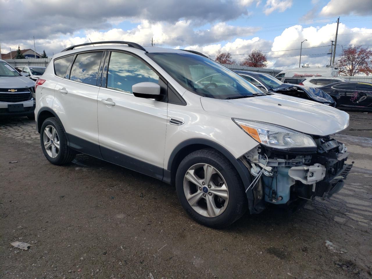 VIN 1FMCU0GX2FUC34304 2015 FORD ESCAPE no.4