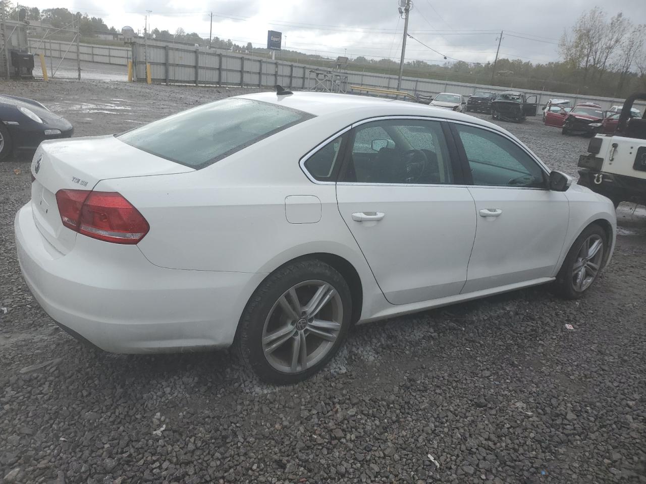 2014 Volkswagen Passat - Image 3