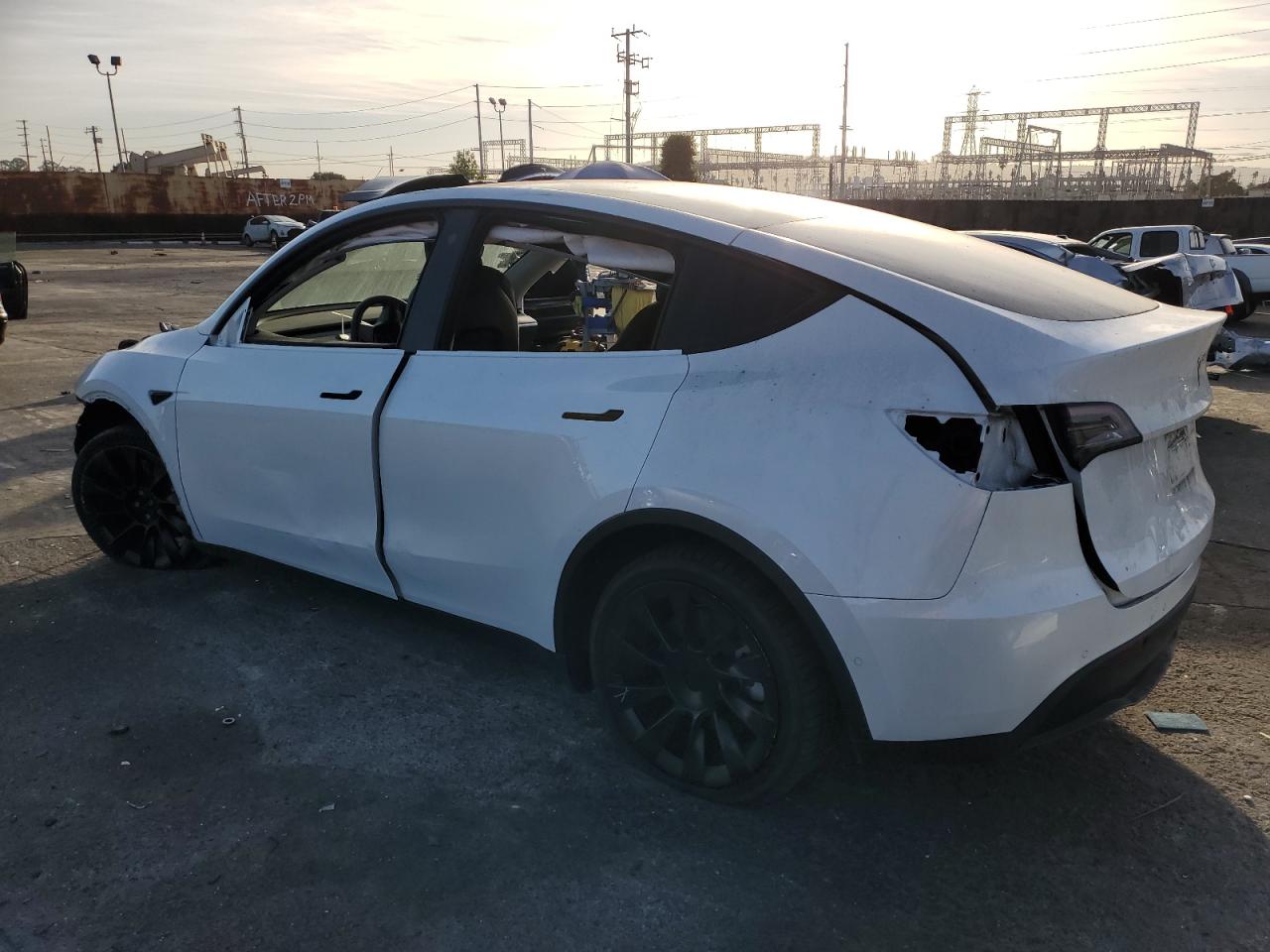 VIN 7SAYGAEE7NF409018 2022 TESLA MODEL Y no.2