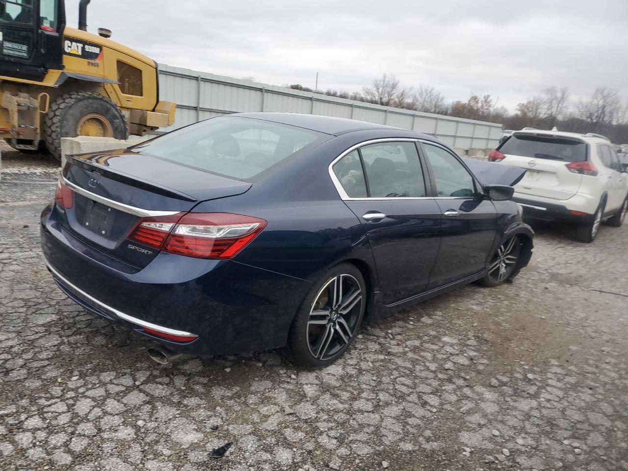 VIN 1HGCR2F6XGA204384 2016 HONDA ACCORD no.3