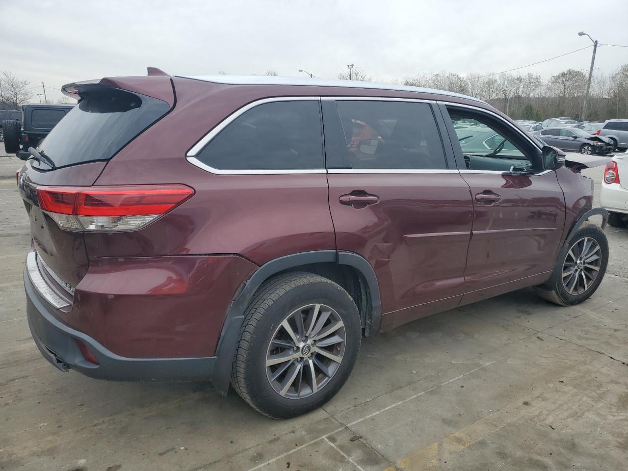 2017 Toyota Highlander - Image 3