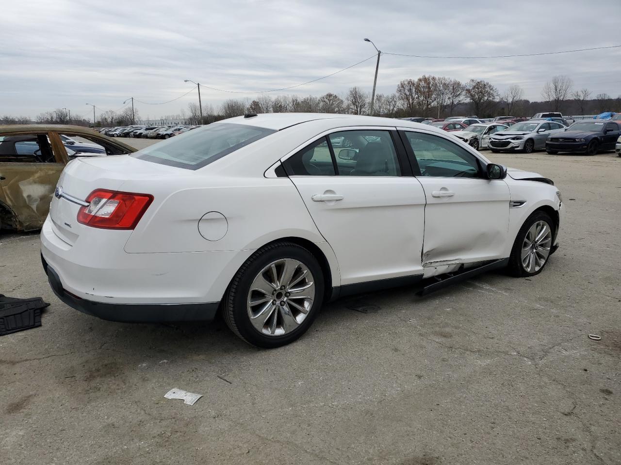 2011 Ford Taurus - Image 3