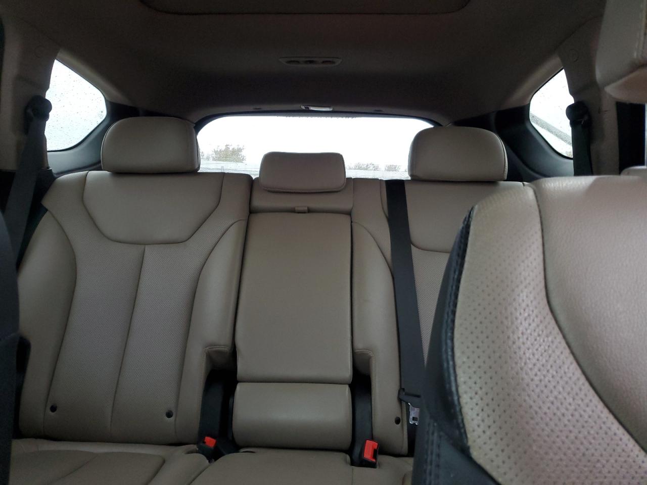 2019 Hyundai Santa Fe - Image 10