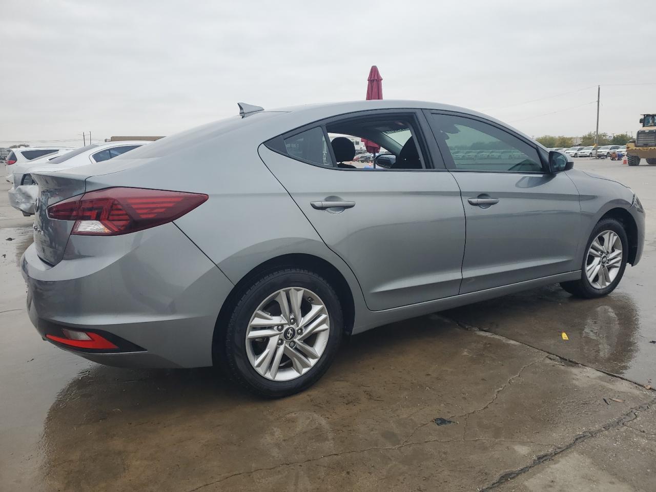 2019 Hyundai Elantra - Image 3
