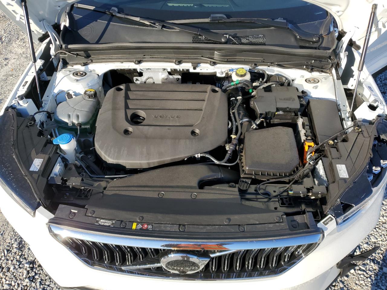 2023 Volvo XC40 - Image 13