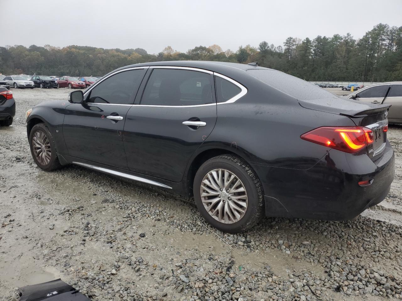 2015 Infiniti Q70 - Image 2