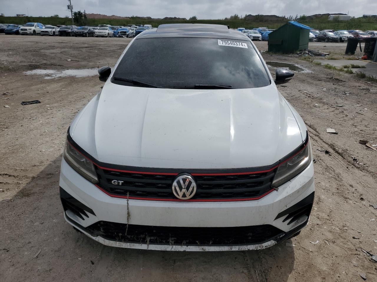 2018 Volkswagen Passat - Image 5