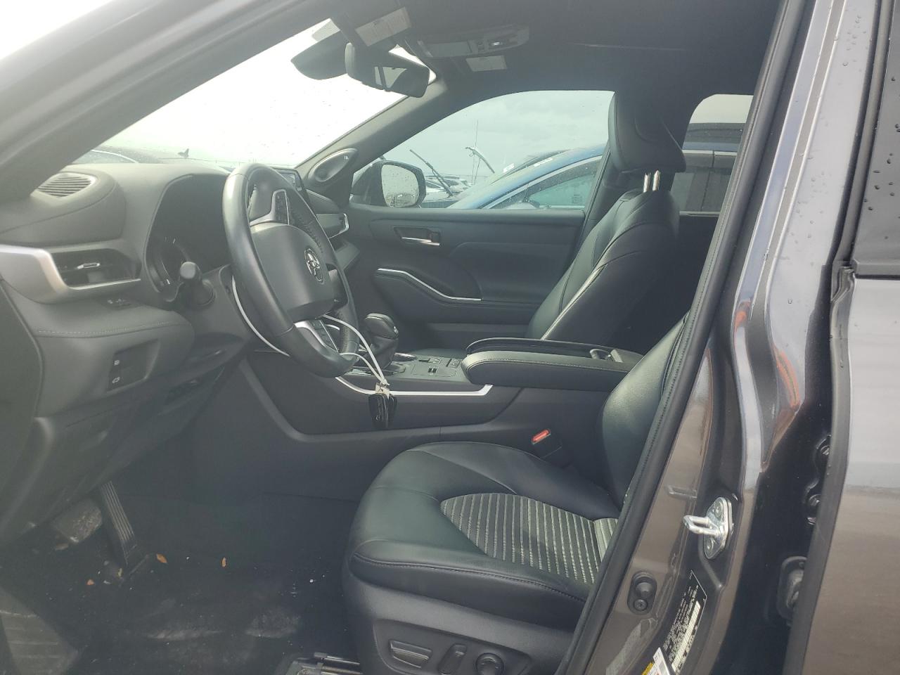 2022 Toyota Highlander - Image 7