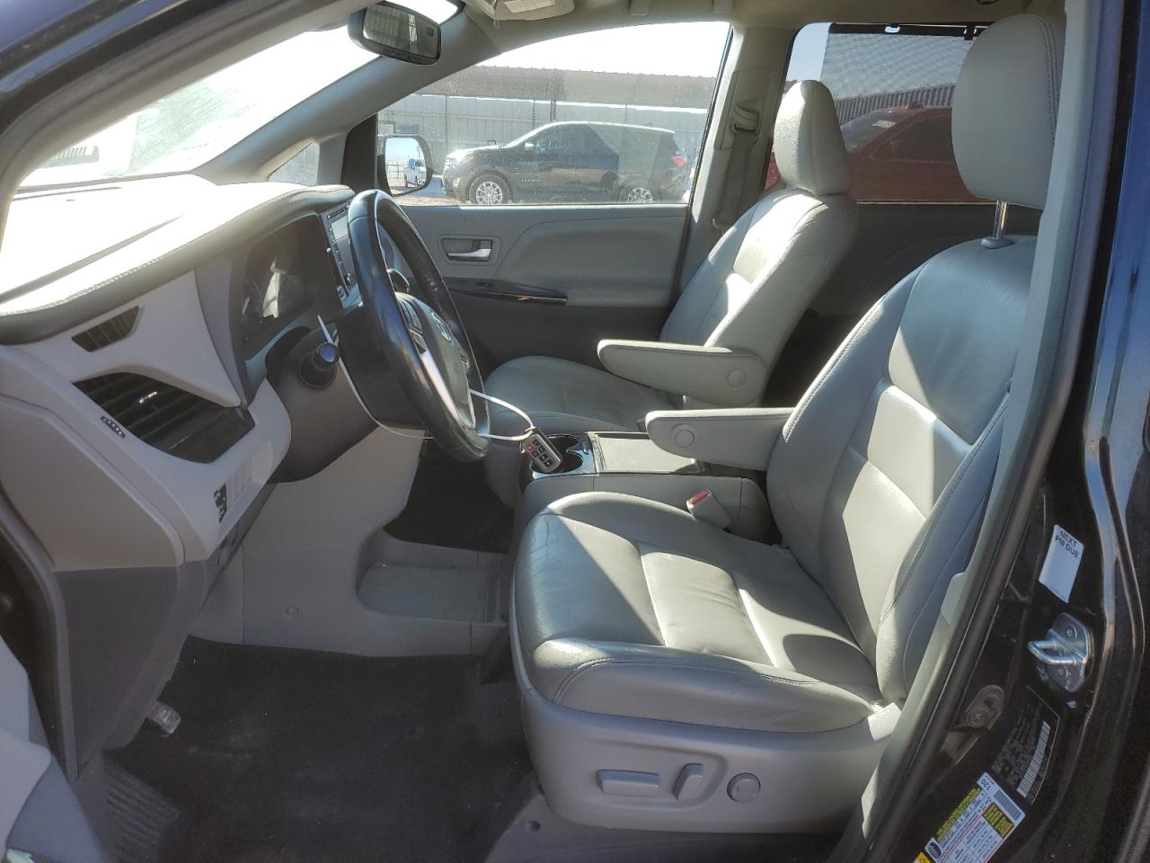 2019 Toyota Sienna - Image 7