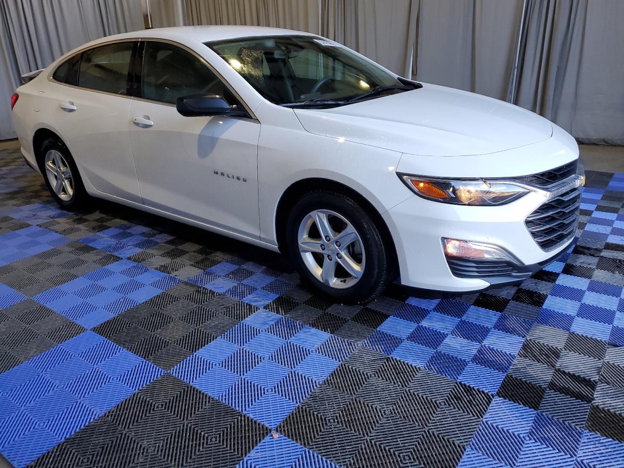 2022 Chevrolet Malibu - Image 4