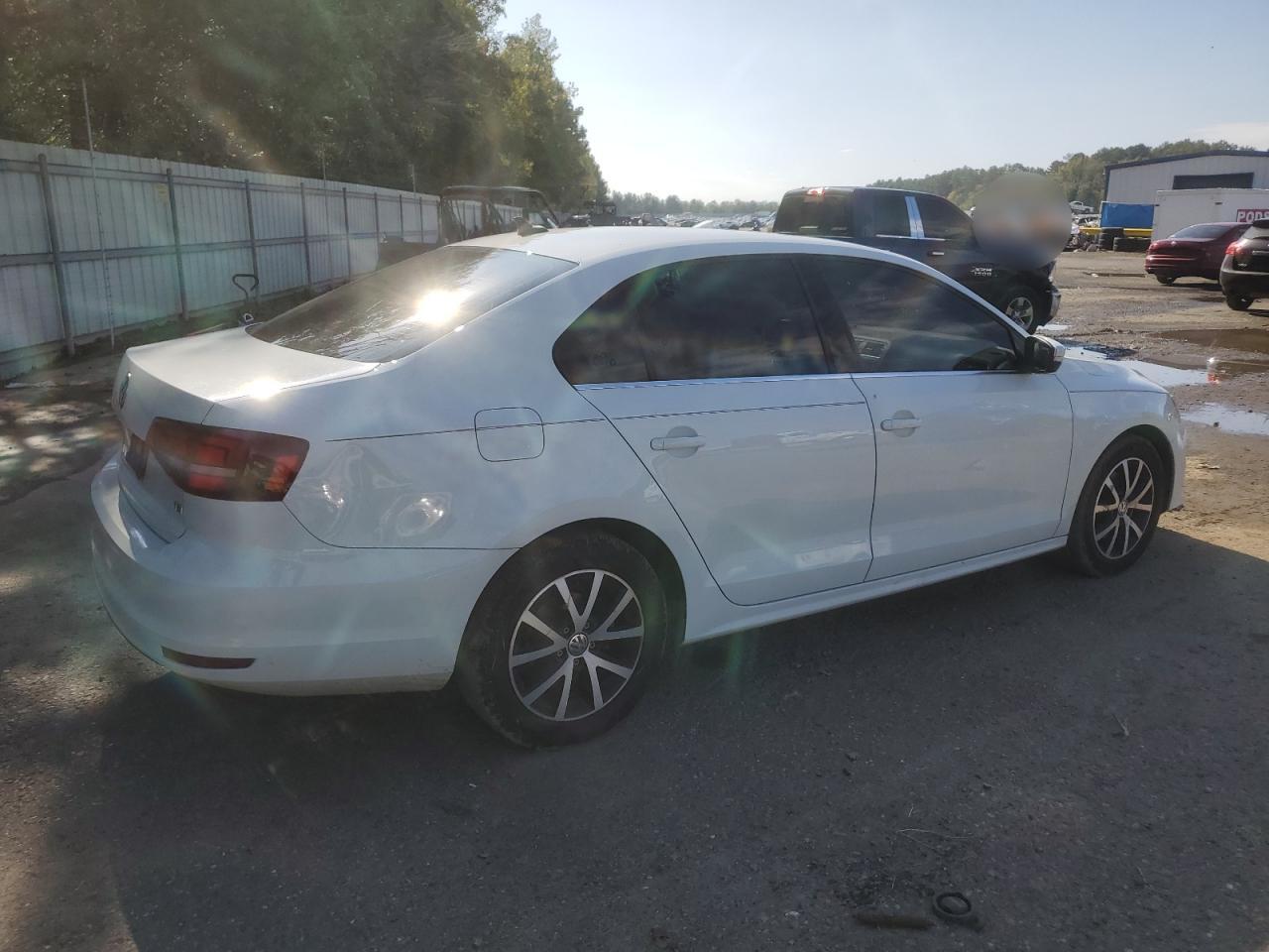 2017 Volkswagen Jetta - Image 3