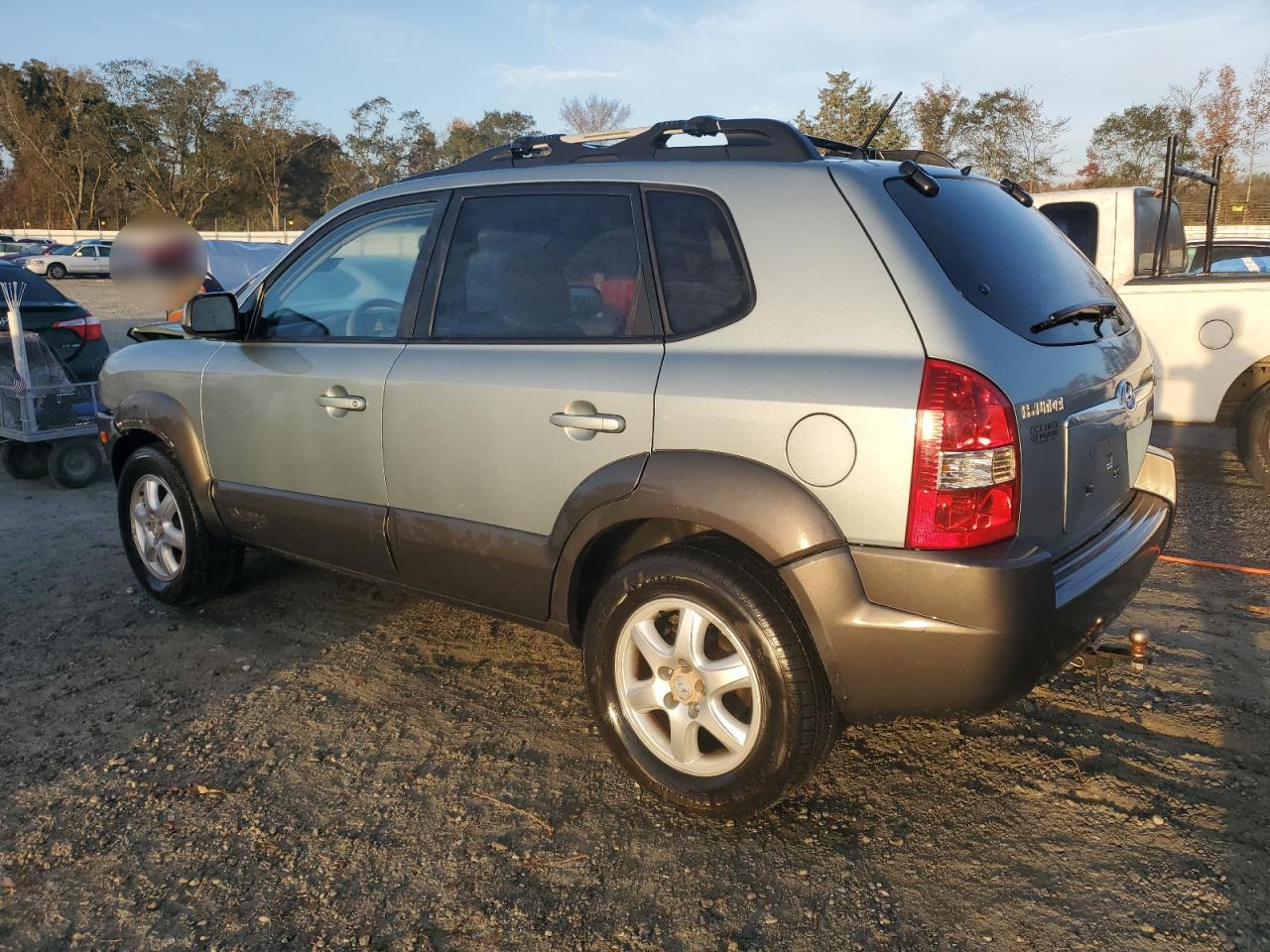 2005 Hyundai Tucson - Image 2