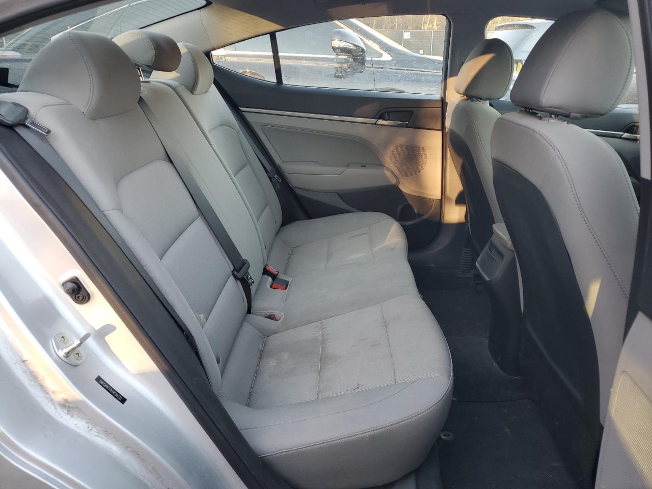 2017 Hyundai Elantra - Image 10