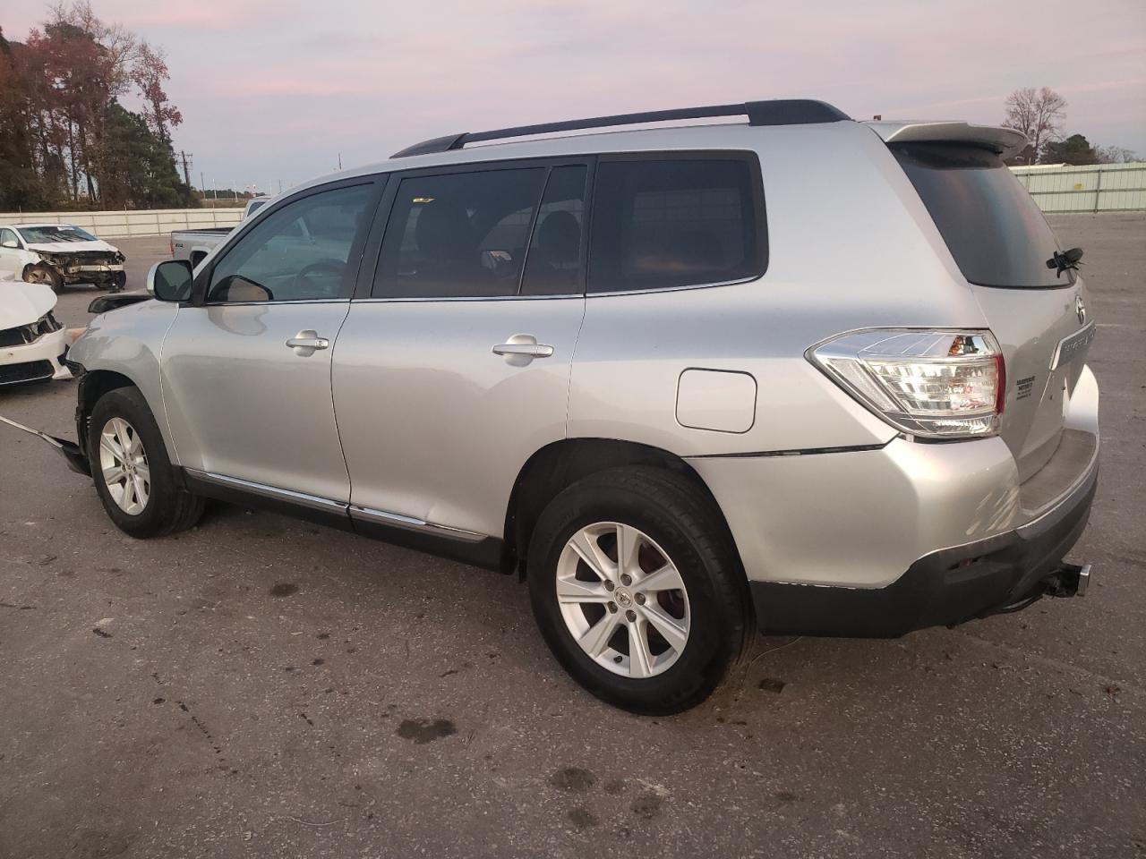 2012 Toyota Highlander - Image 2