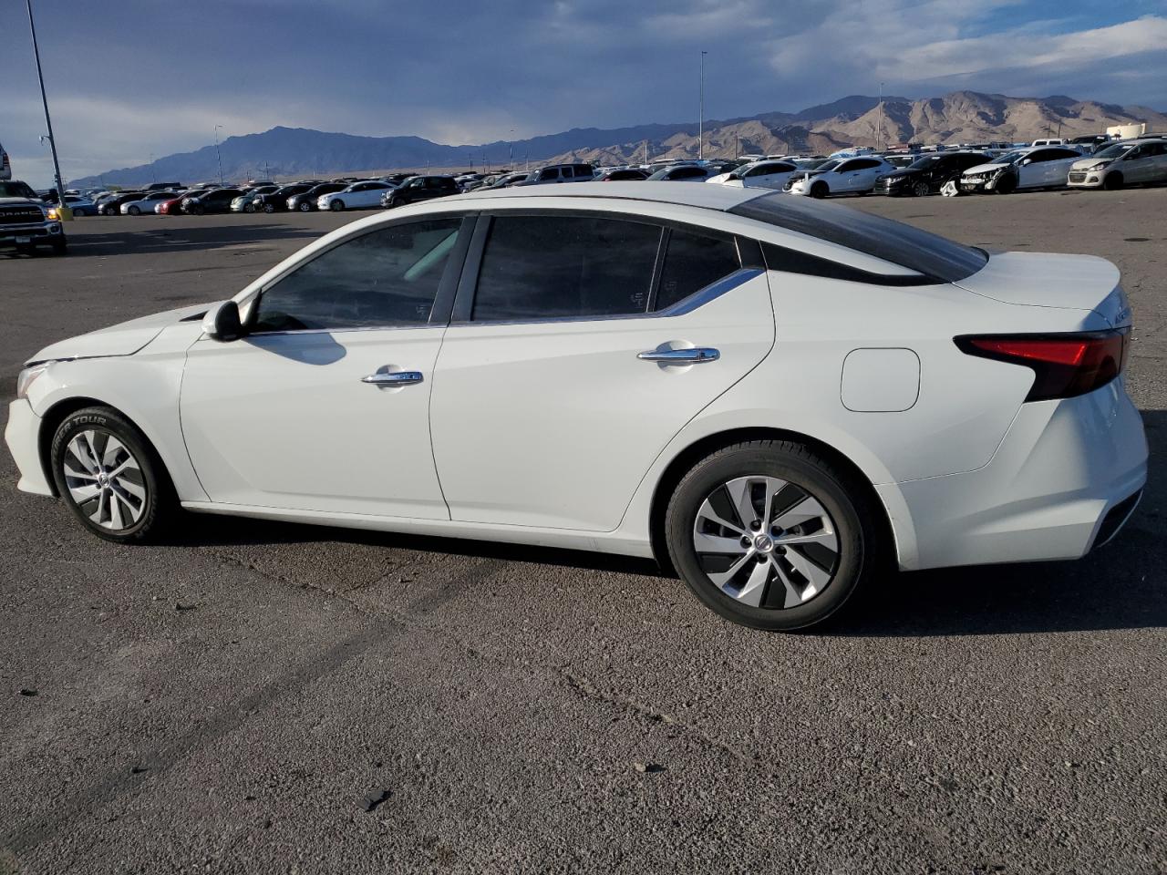 2019 Nissan Altima - Image 2