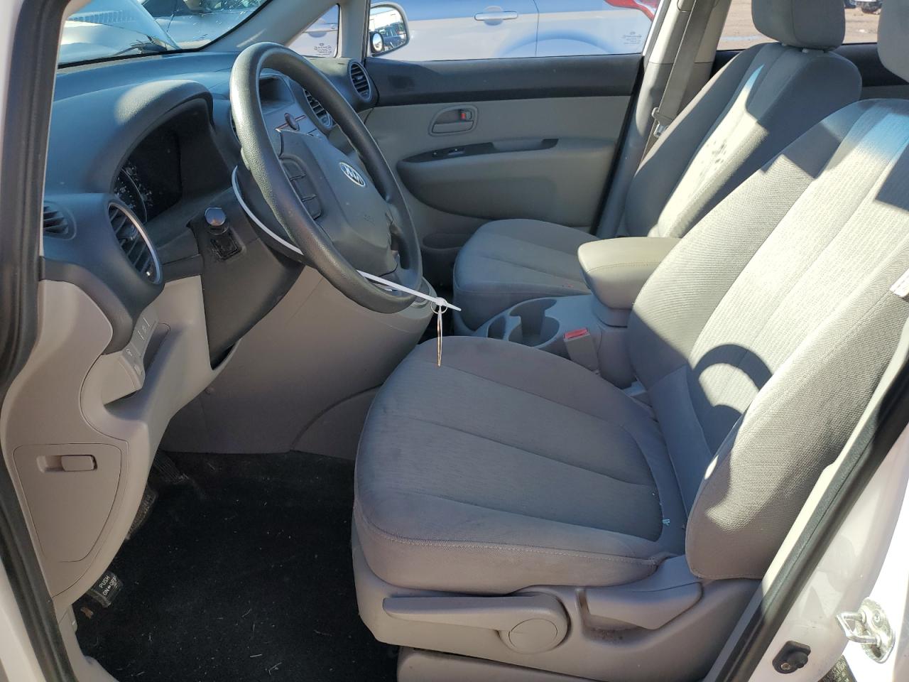 2009 Kia Rondo - Image 7