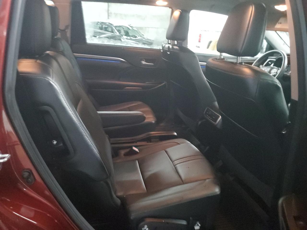 2017 Toyota Highlander - Image 11