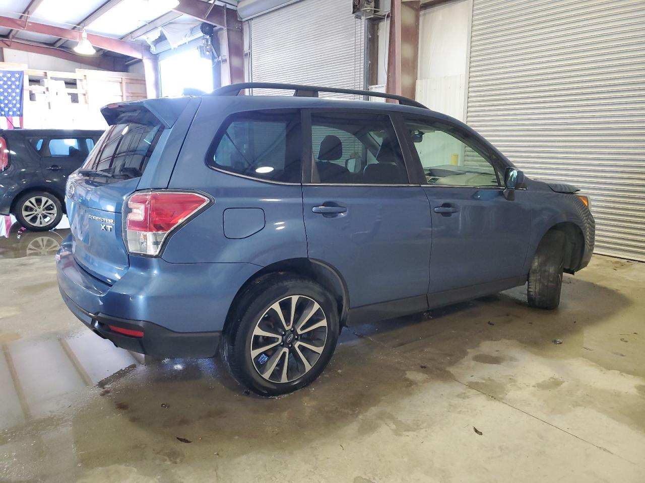 VIN JF2SJGEC8JH556577 2018 SUBARU FORESTER no.3