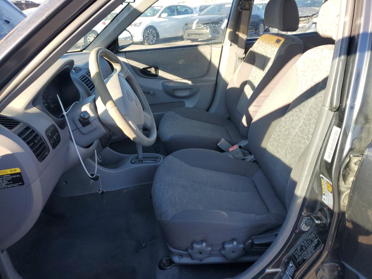 2005 Hyundai Accent - Image 7