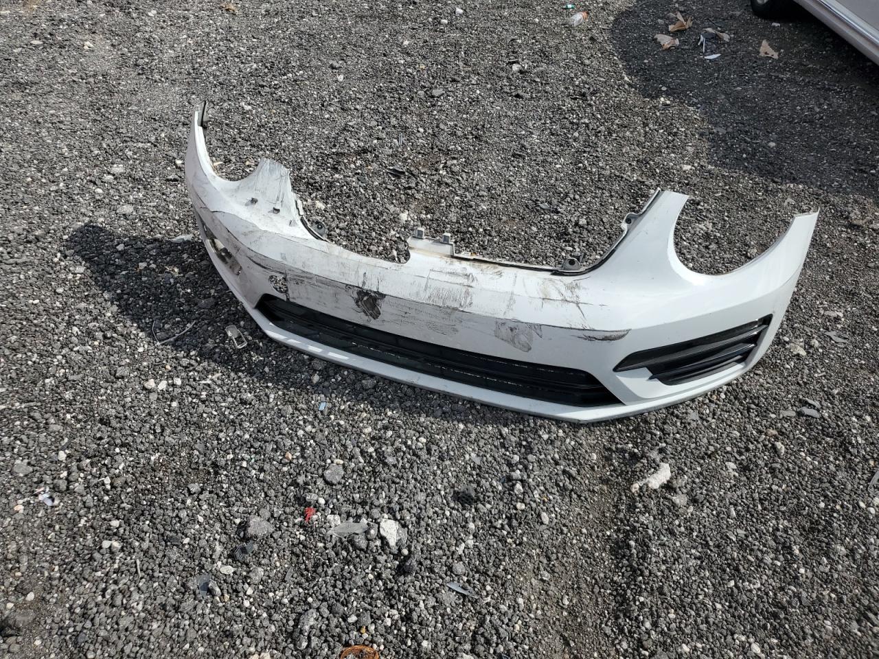 2017 Volkswagen Beetle - Image 14