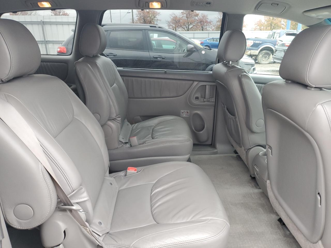 2008 Toyota Sienna - Image 11