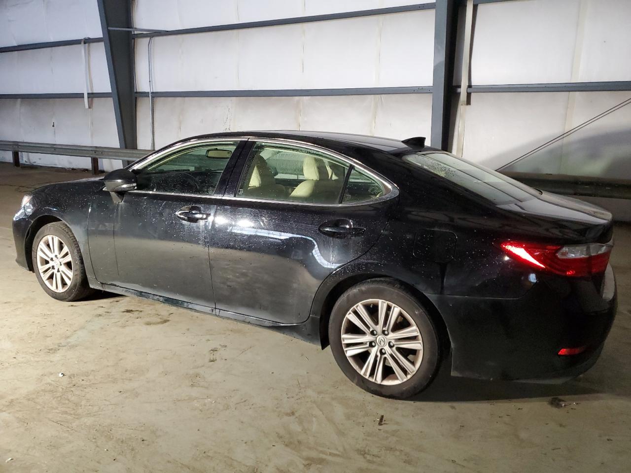 2015 Lexus ES - Image 2