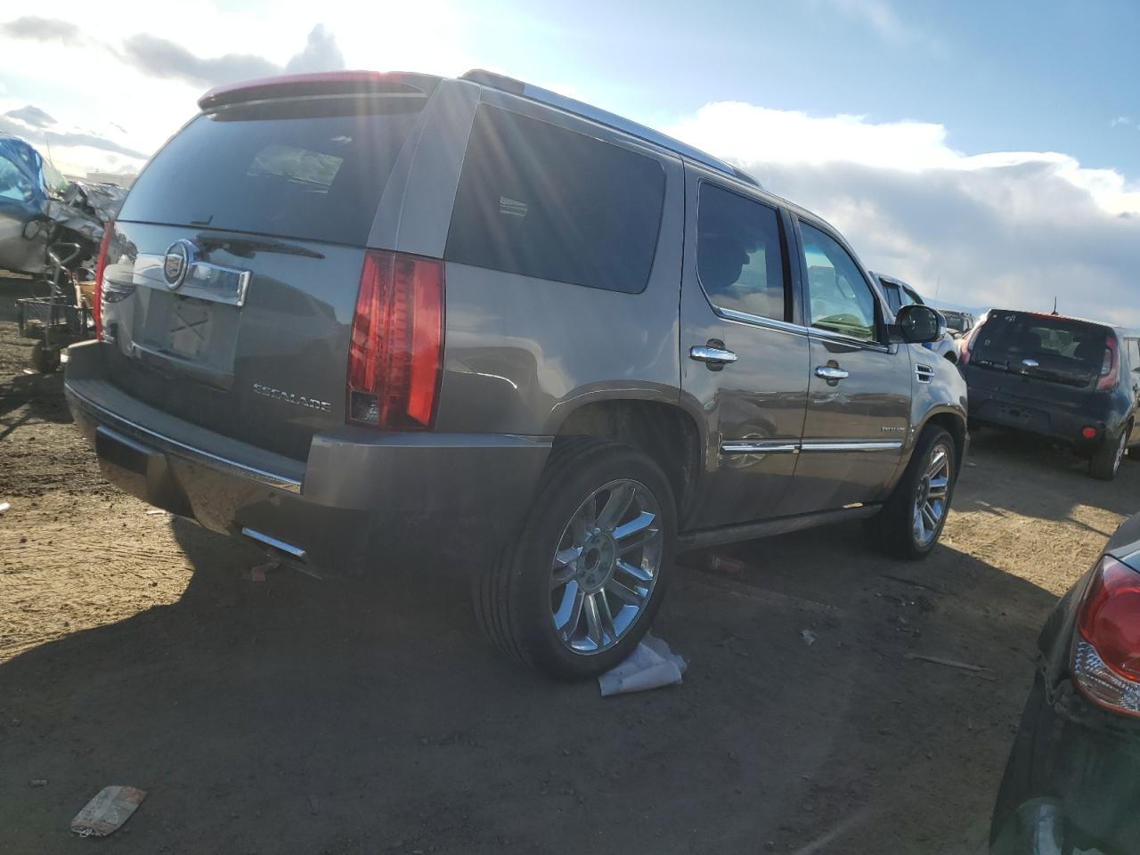 VIN 1GYS4DEF8ER122068 2014 CADILLAC ESCALADE no.3