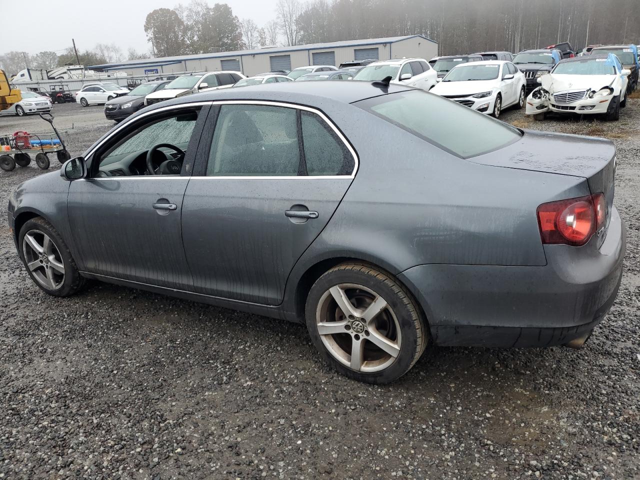 2010 Volkswagen Jetta - Image 2