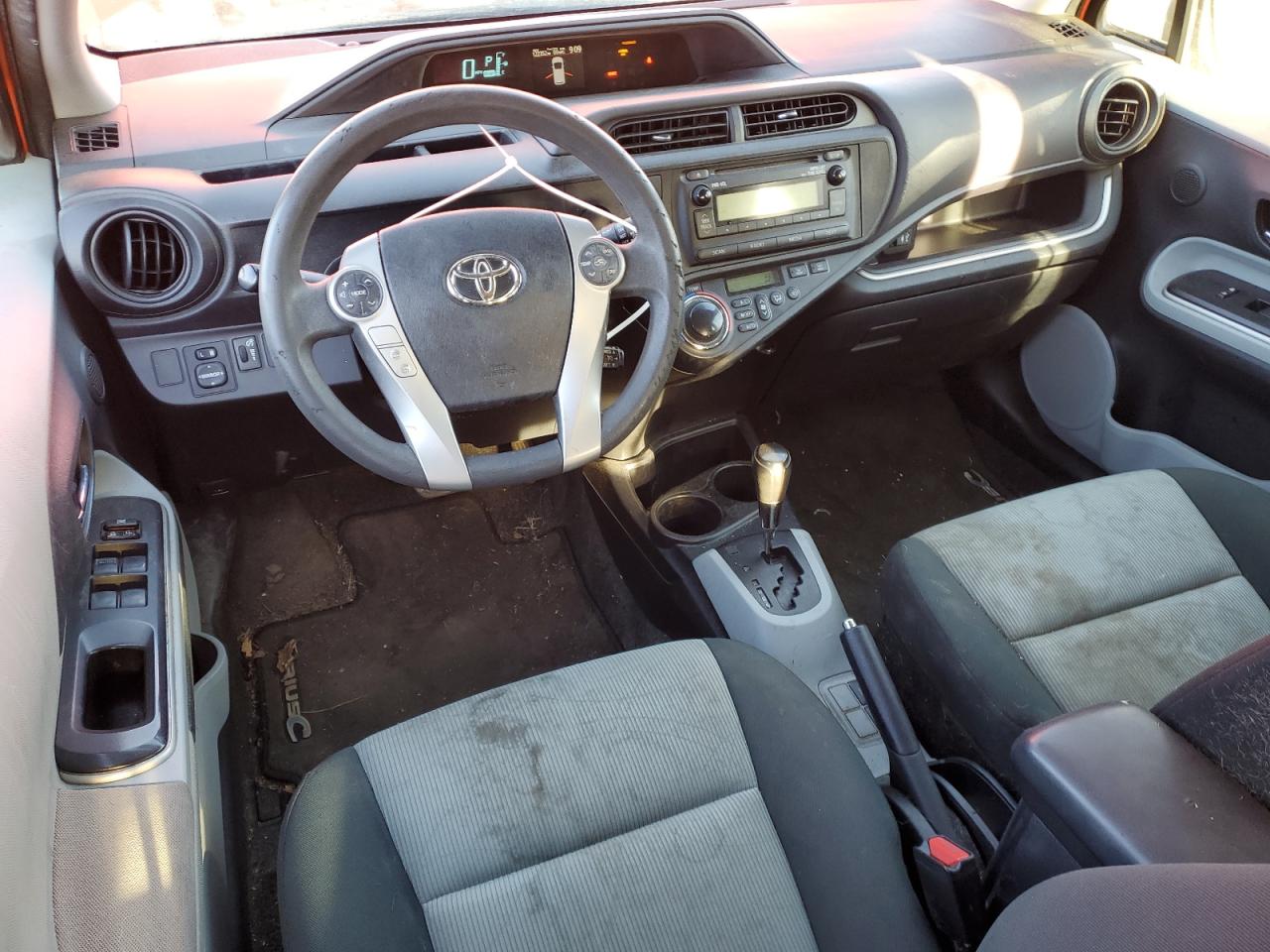 2014 Toyota Prius - Image 8