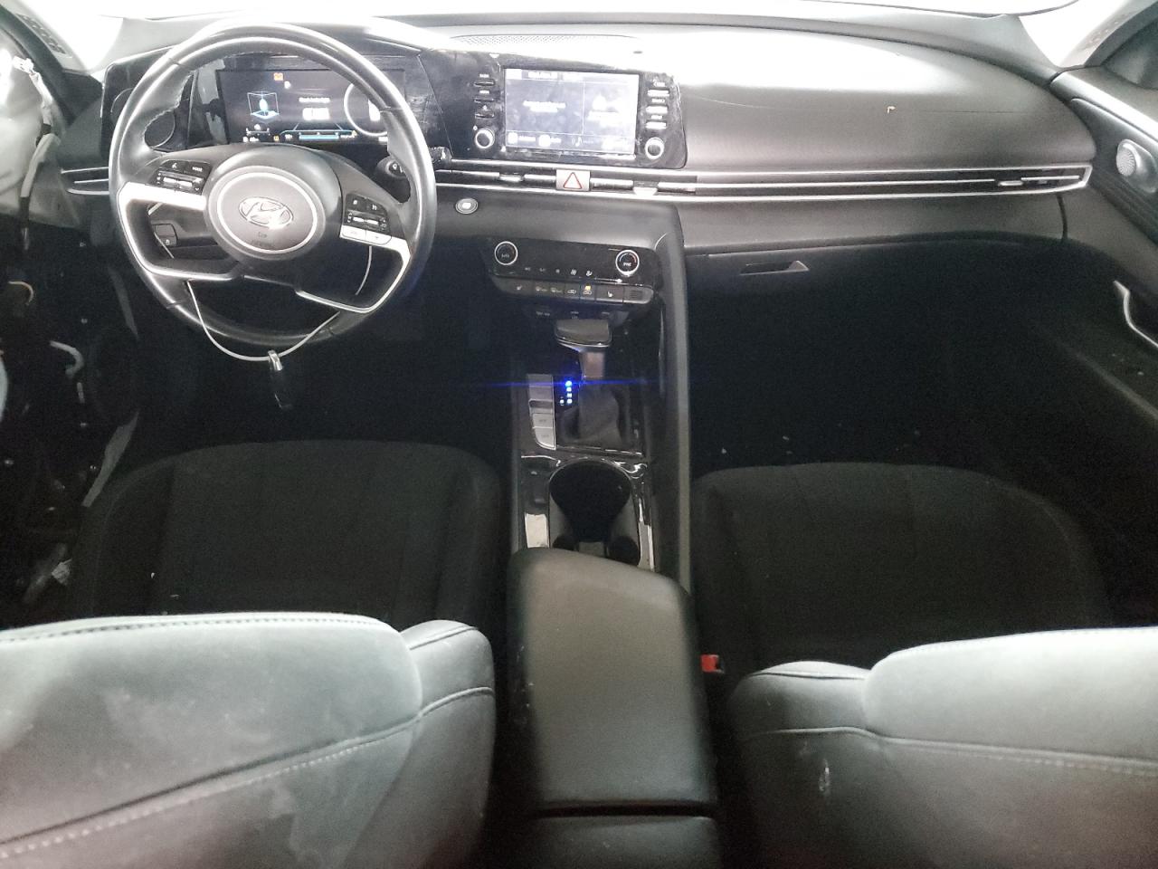 2022 Hyundai Elantra - Image 8