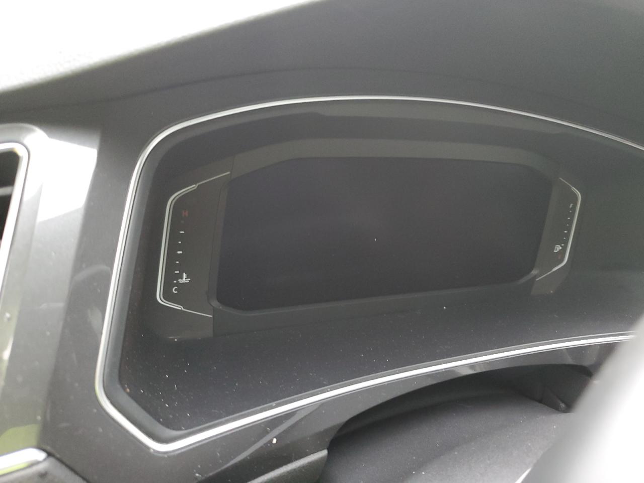 2021 Volkswagen Tiguan - Image 9