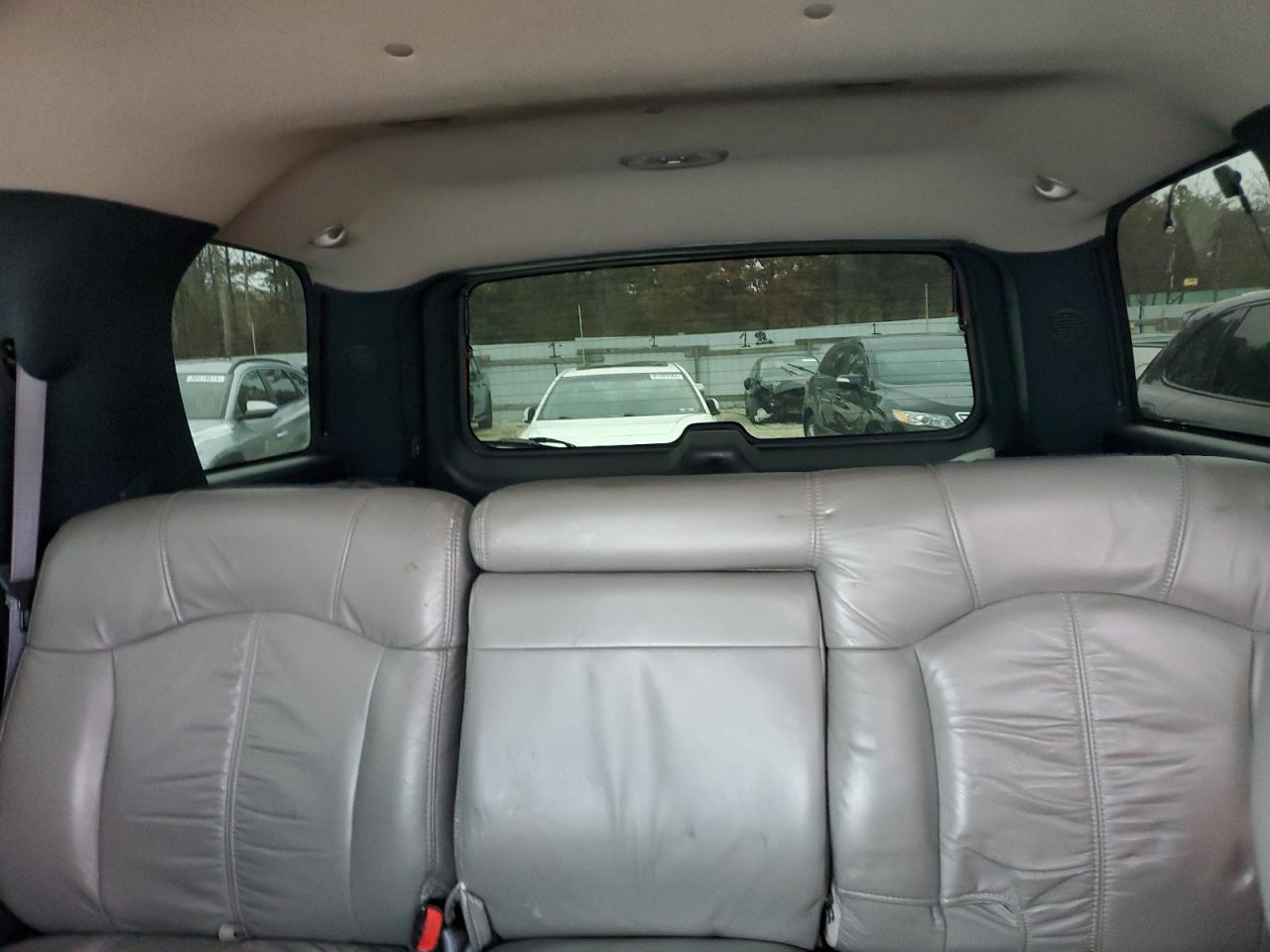 2001 Chevrolet Tahoe - Image 10