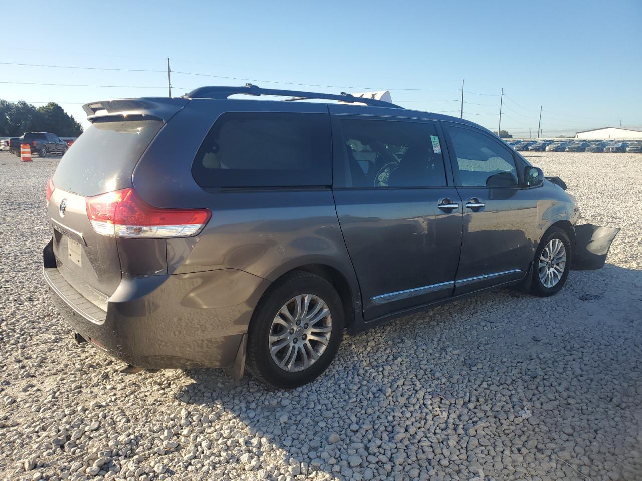 2014 Toyota Sienna - Image 3