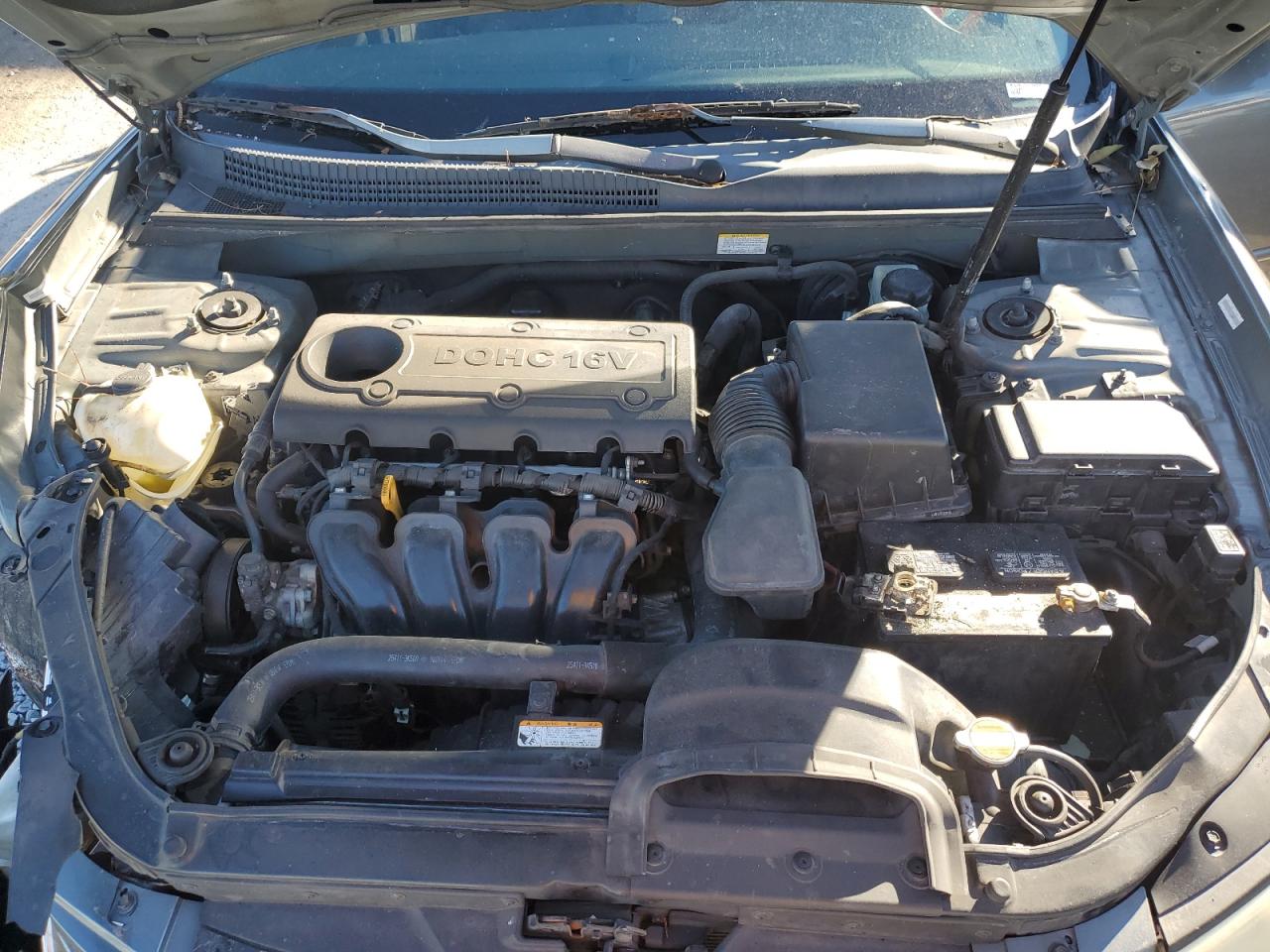 2009 Hyundai Sonata - Image 11