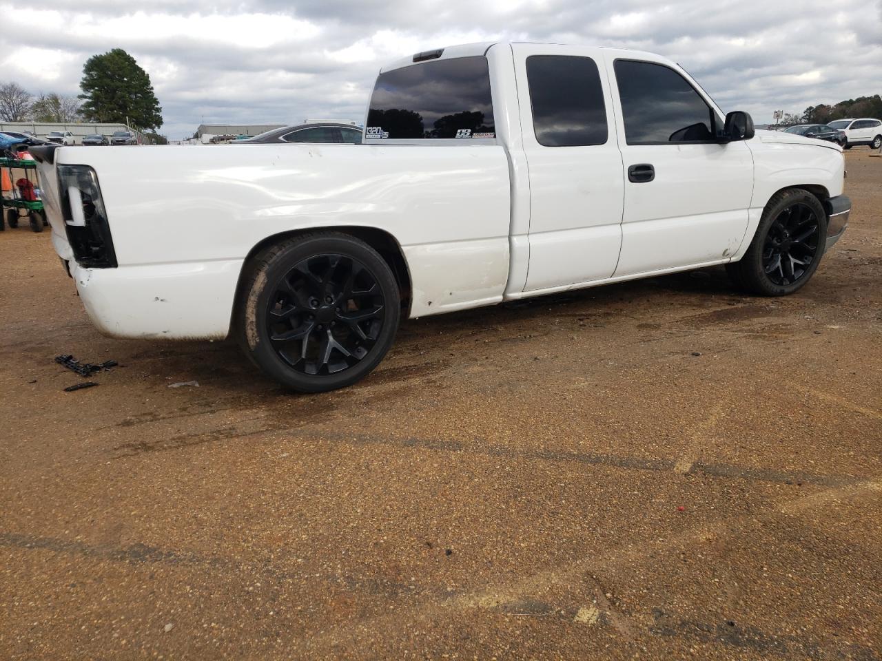 2005 Chevrolet Silverado - Image 3