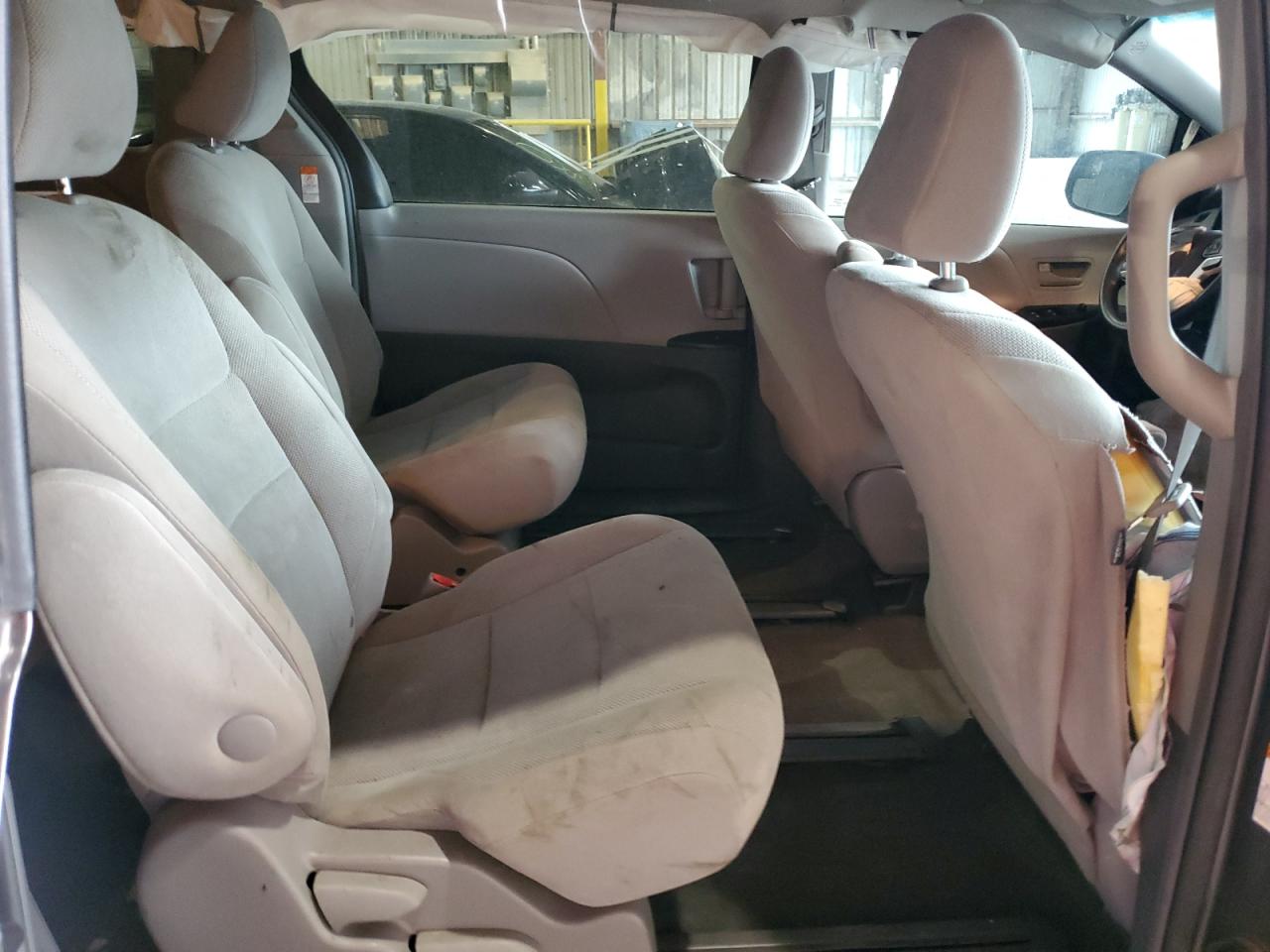 2017 Toyota Sienna - Image 12