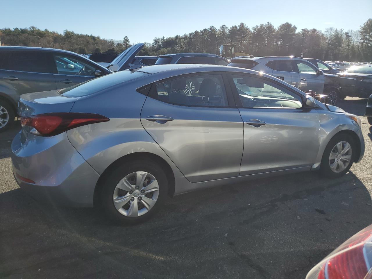 2016 Hyundai Elantra - Image 3