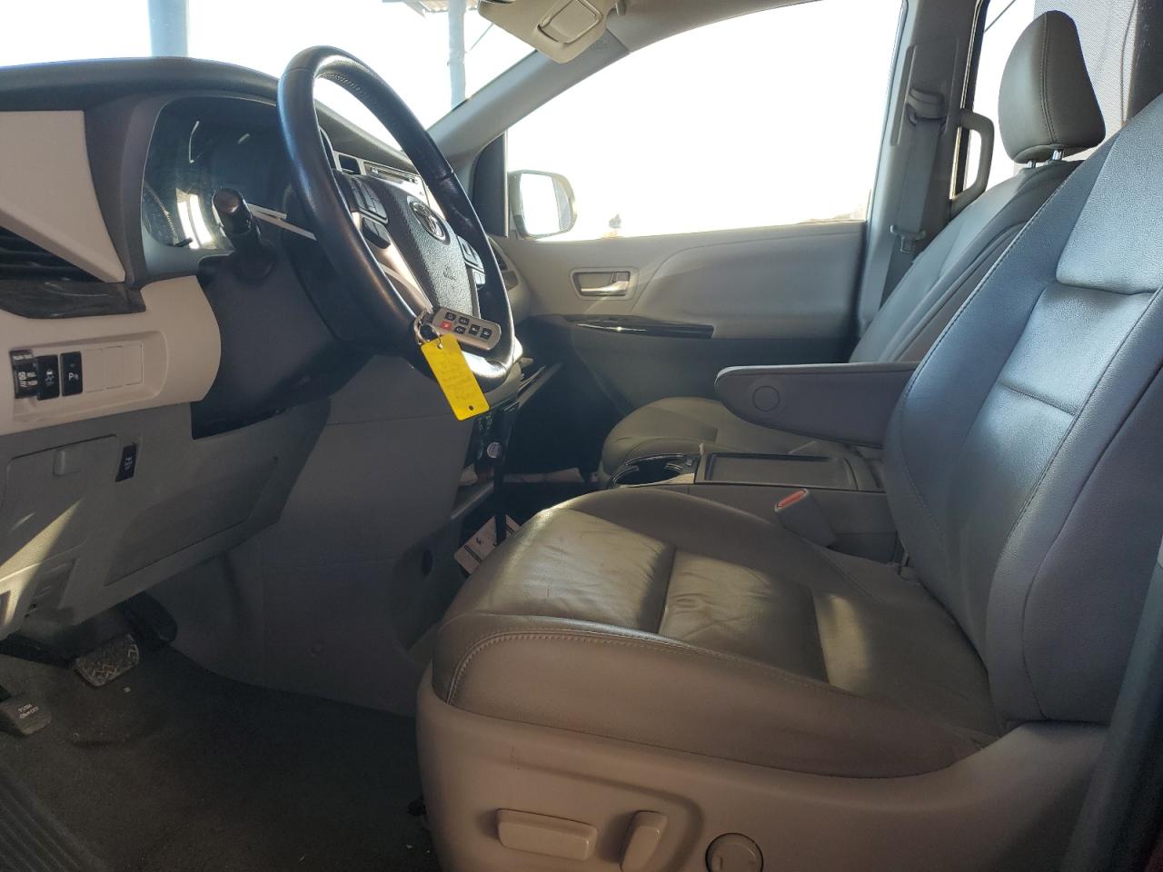 2018 Toyota Sienna - Image 7