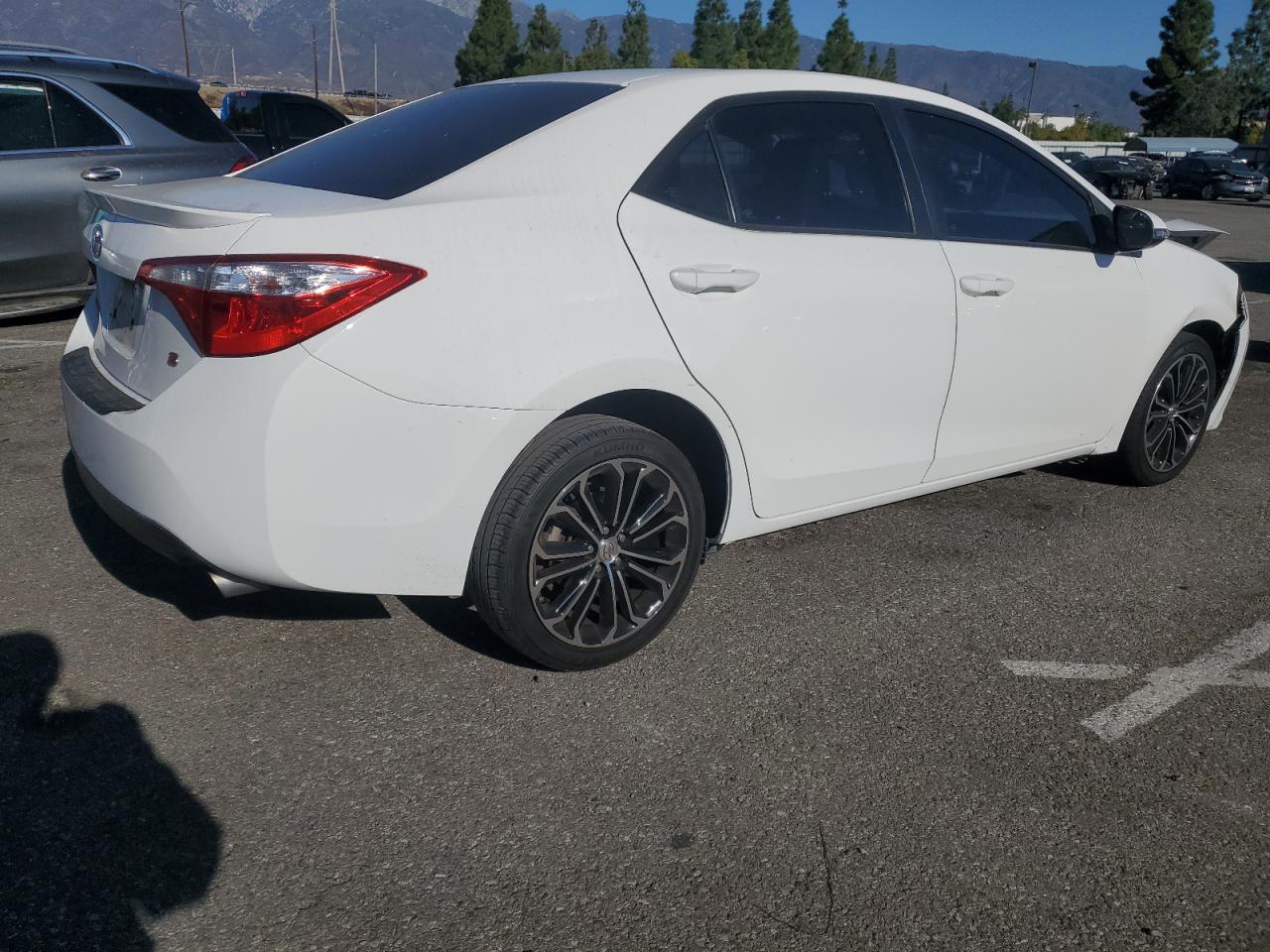 VIN 5YFBURHE2FP353954 2015 TOYOTA COROLLA no.3