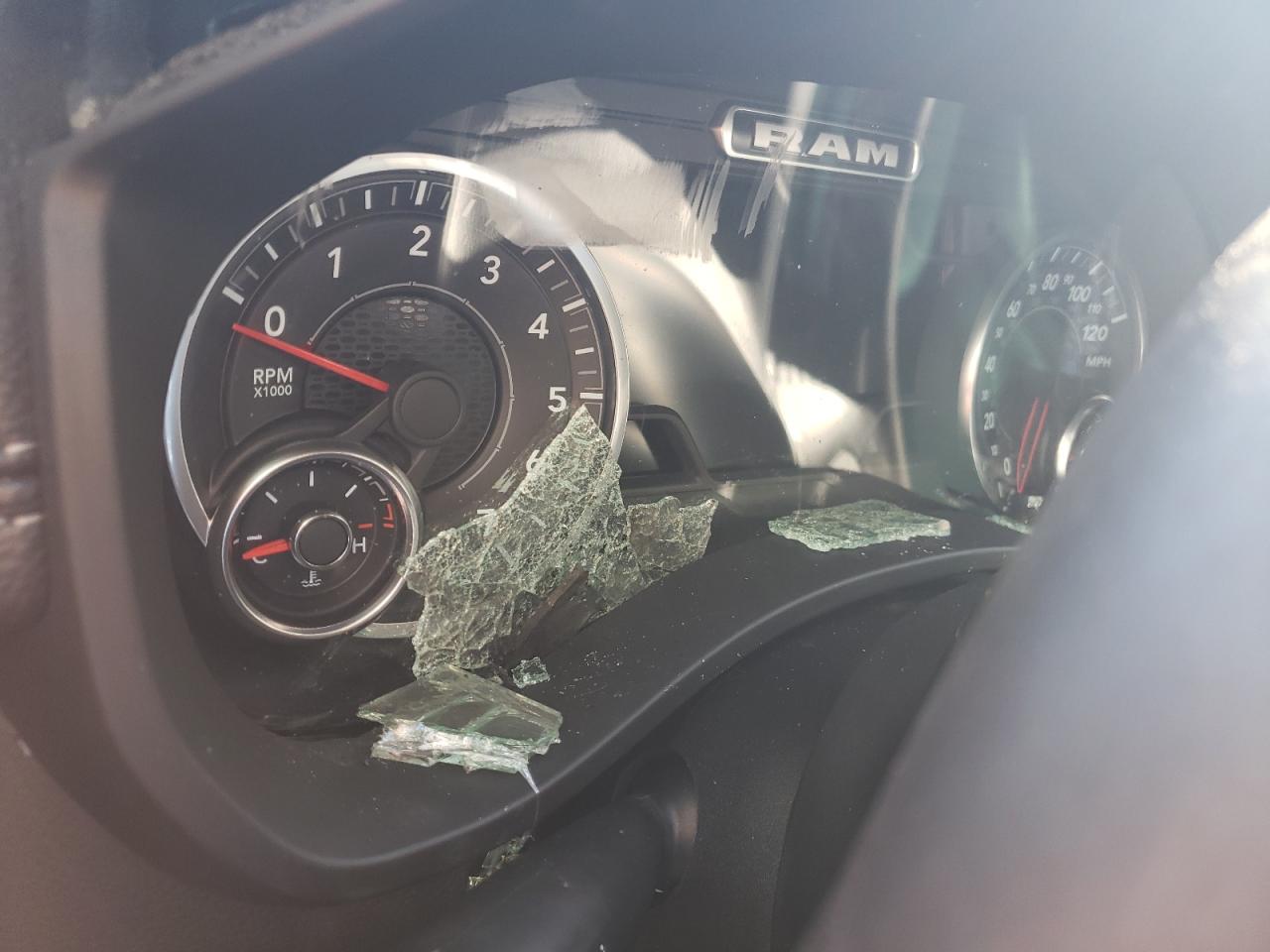 2022 RAM 1500 - Image 9