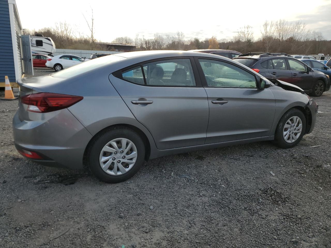 2019 Hyundai Elantra - Image 3