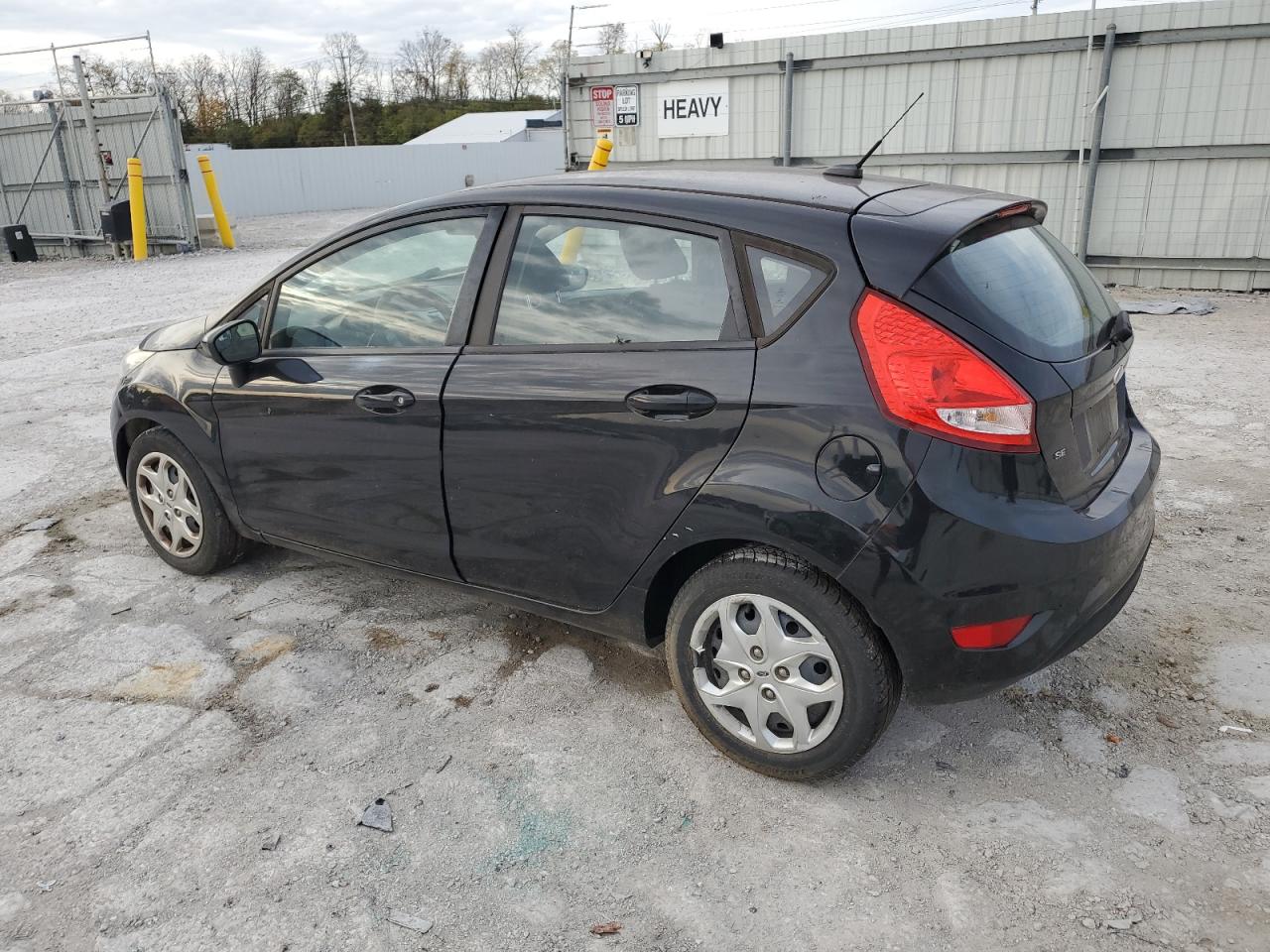 2011 Ford Fiesta - Image 2