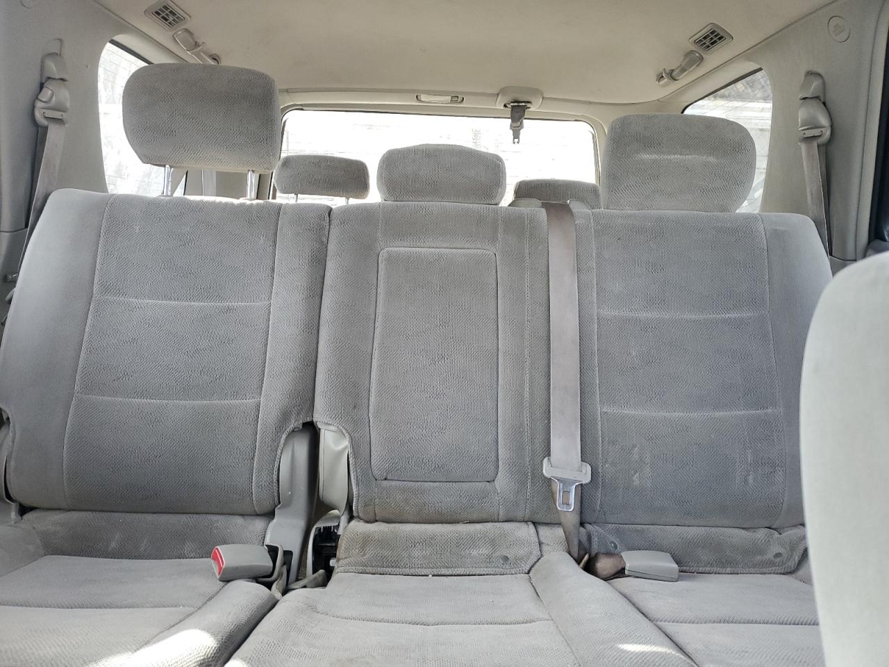 2005 Toyota Sequoia - Image 10