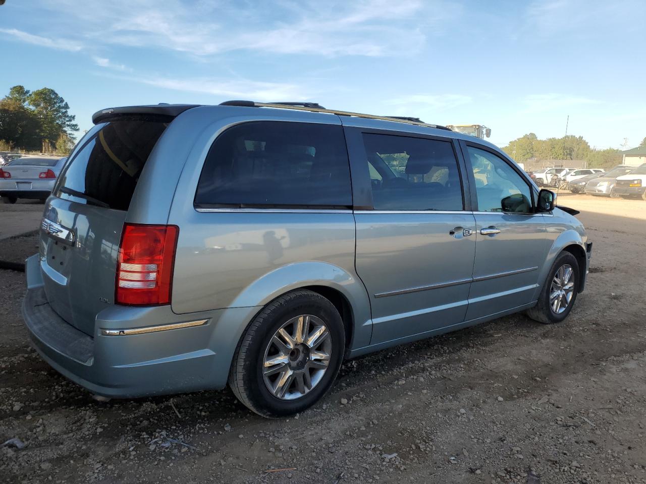 2008 Chrysler Town & Country - Image 3