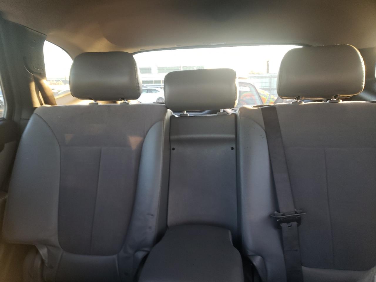 2010 Hyundai Santa Fe - Image 10