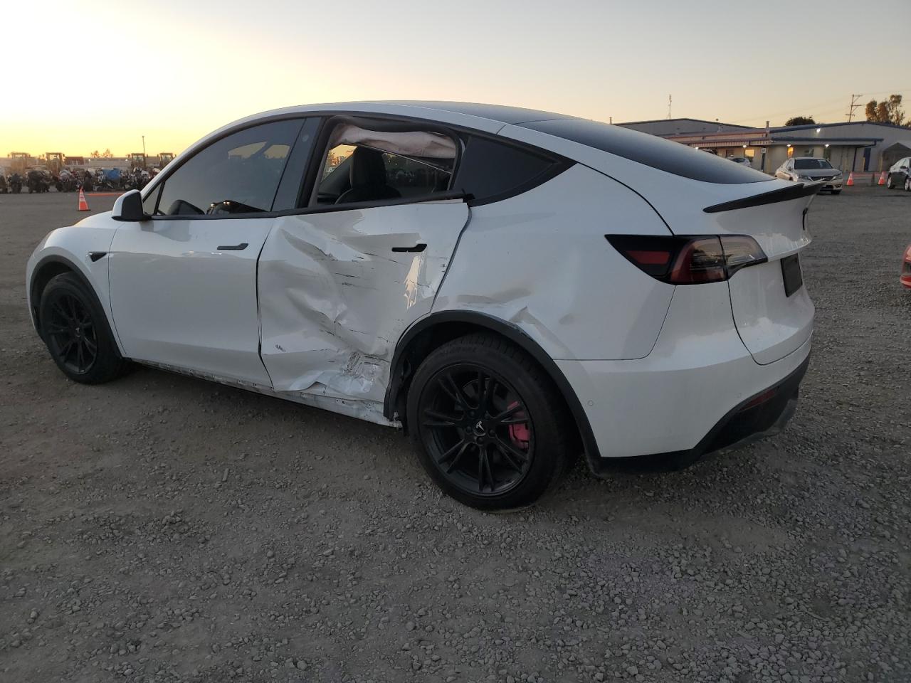 5YJYGDEE4MF254621 2021 TESLA MODEL Y - Image 2