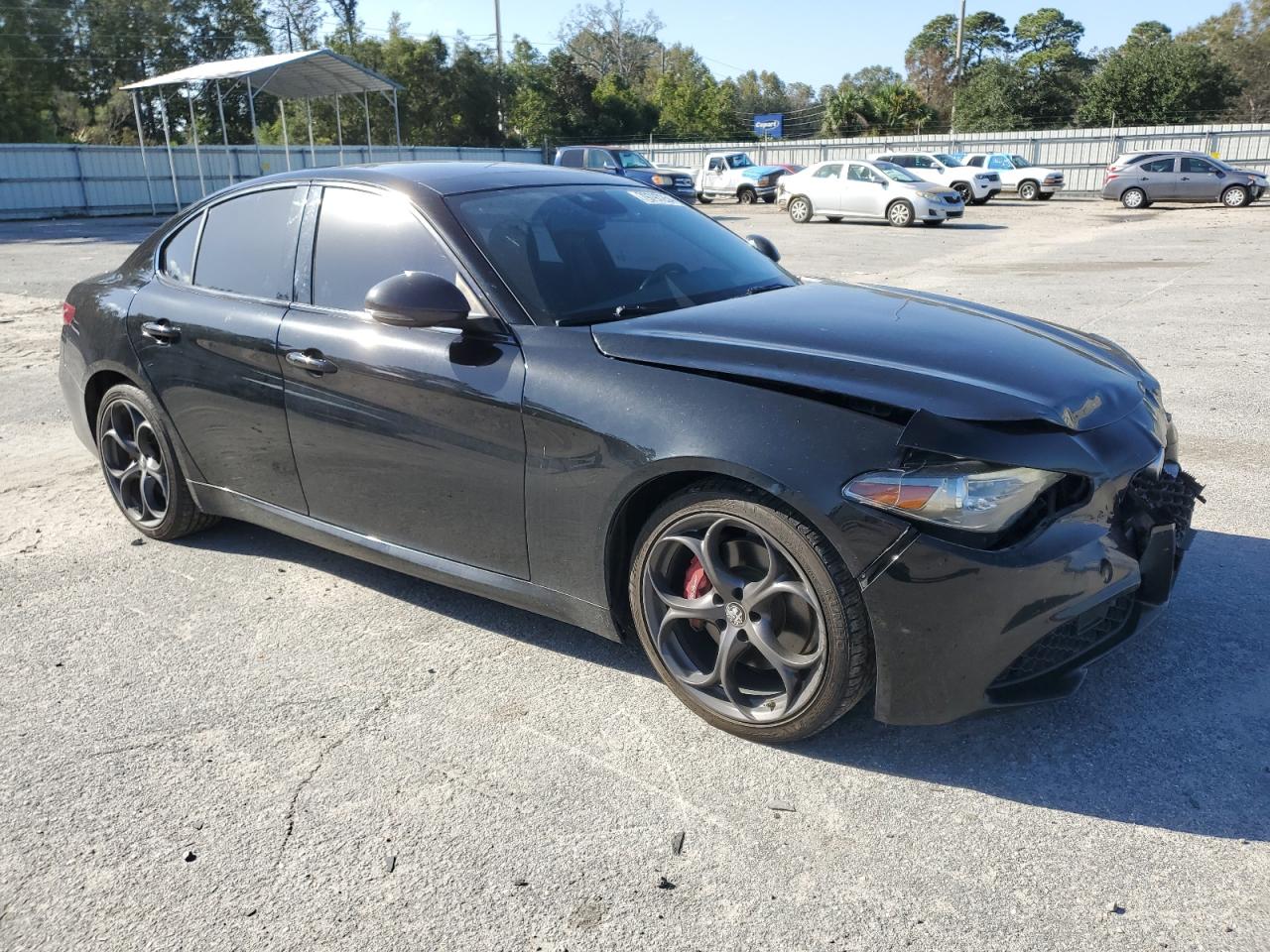 2019 Alfa Romeo Giulia - Image 4